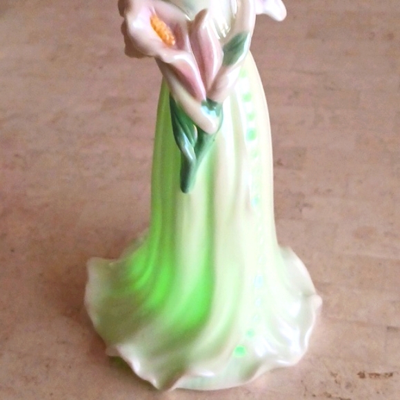 Angel- porcelain, illuminating 10" inches tall,holding tulips,-spring decor - Picture 9 of 11